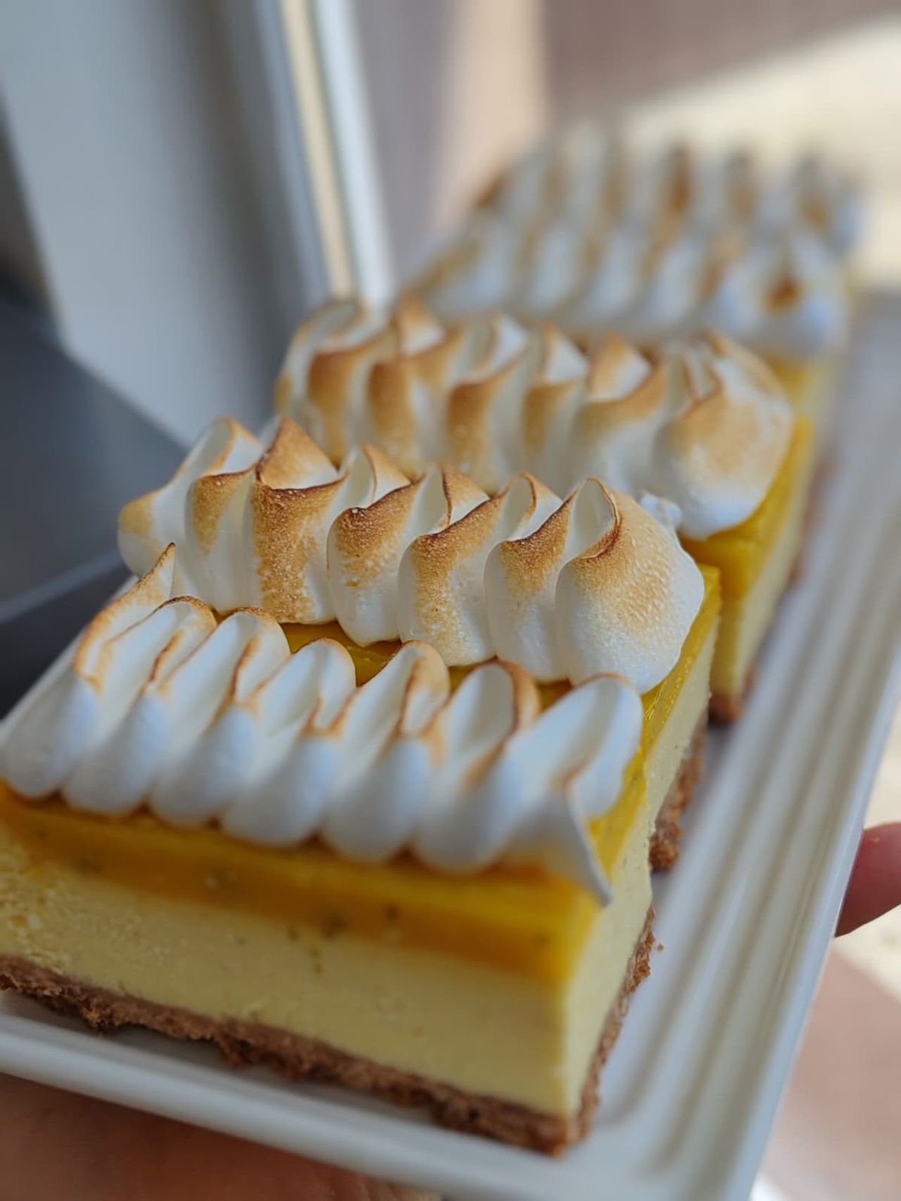 Cheesecake cu lămâie și bezea flambată